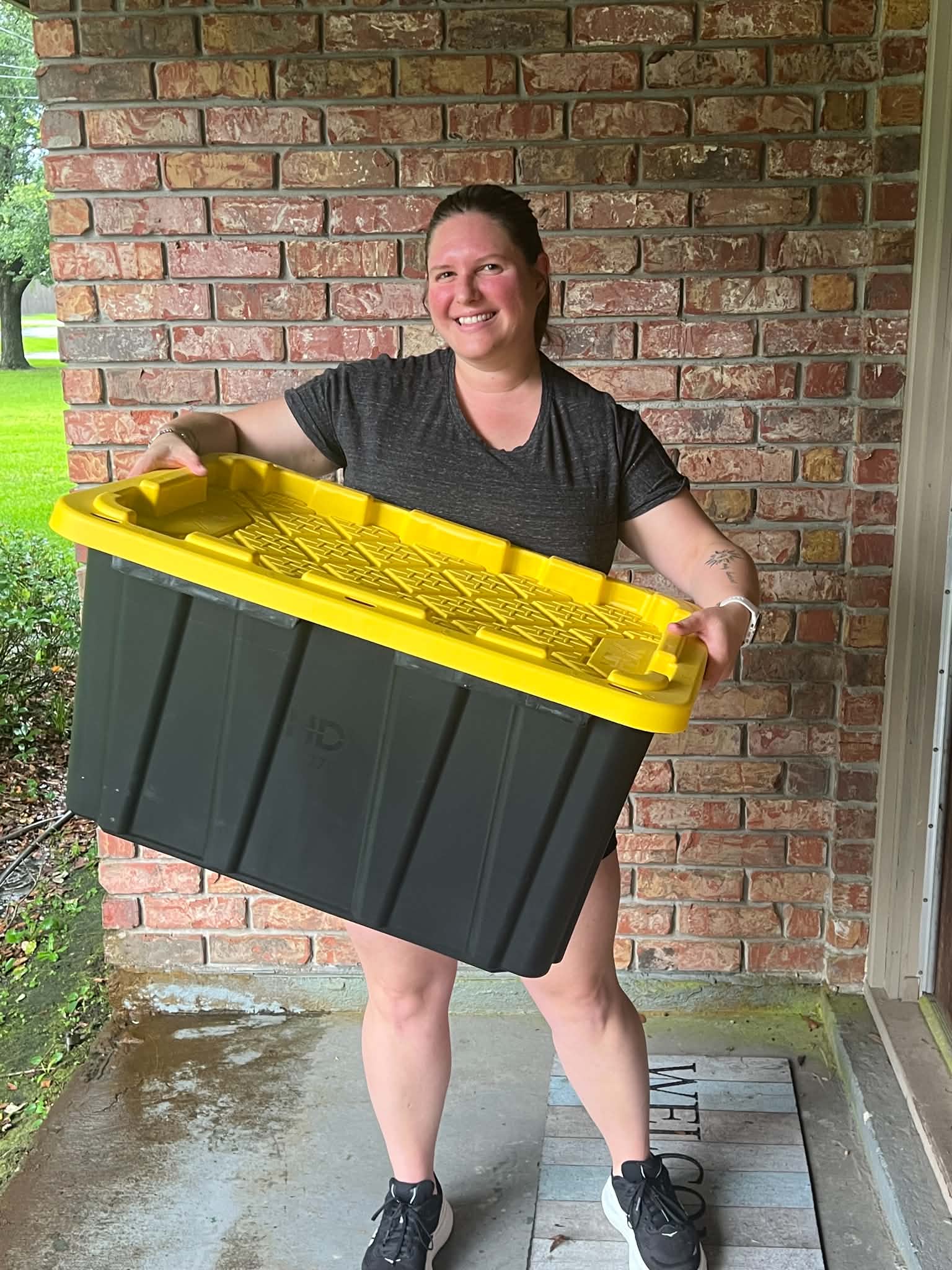 SETX Tote Rentals — owner delivering a heavy-duty 27-gallon moving tote in Lumberton TX